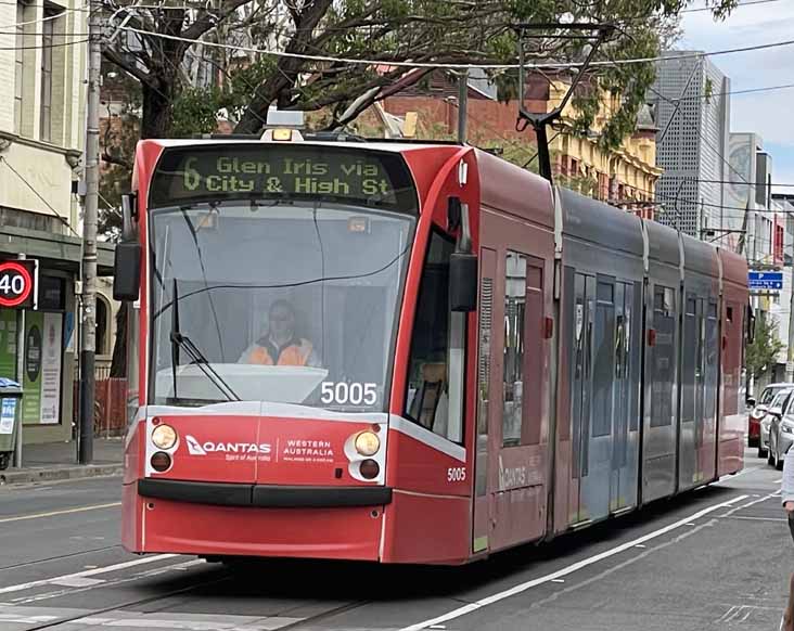 Yarra Trams Siemens Combino 5005 Qantas